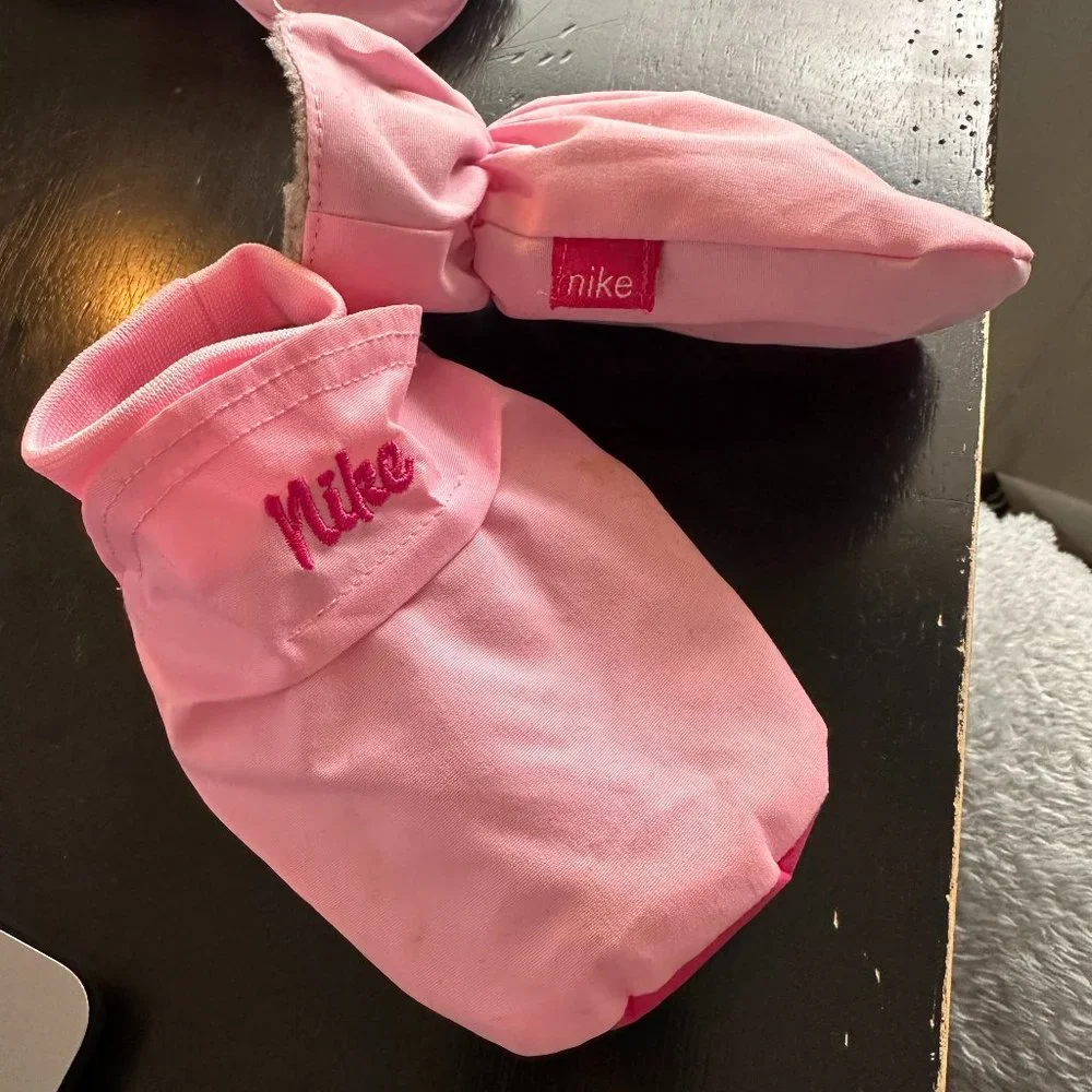 EUC Nike Light Pink with Hot Pink Baby Booties & Mittens Sz 18M